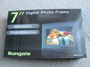 Brand New Sungale CA705 7-Inch Digital Photo Frame - Picture 1 of 4