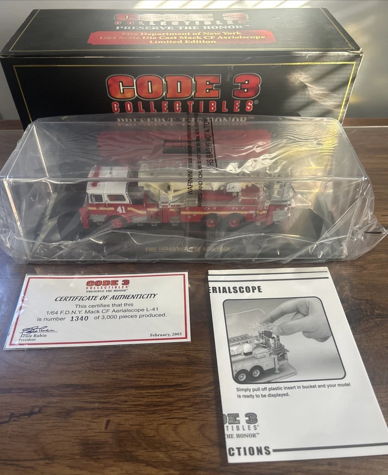 Telescopio aéreo Code 3 FDNY MACK CF L-41 PRESERVA EL HONOR edición limitada nuevo Foto 1 de 4