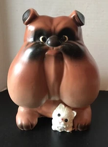 Vintage Bulldogge mit Kätzchen Keramik Figur. Pflanzgefäßhalter - Bild 1 von 8