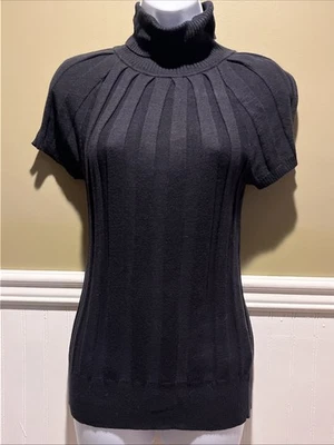 Suéter Joseph A Negro Plisado SS Cuello Alto Pequeño Foto 1 de 4