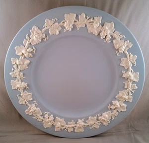 Wedgwood Queens Ware Cream on Lavender (Plain) 10-5/8" Dinner Plate - Nice! - Picture 1 of 2