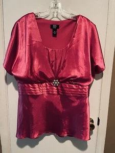 Studio 1940 women’s Plus 20W hot pink satin short sleeve shirt Rhinestone Brooch - Picture 1 of 8