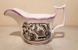 antikes Transferware englisches Milchkännchen mit Bienenstock aus Newport RI, Mrs. Sprague - Bild 1 von 13