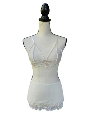 Sexy conjunto de sujetador y falda de encaje rosa perla Dreamgirl de colección talla mediana coqueta nupcial Foto 1 de 4