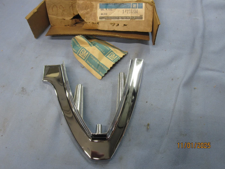 Oldsmobile Toronado 1971 1972 guardabarros derecho extensión exterior superior 231234 408458 NOS Foto 1 de 4