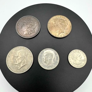 1886 Morgan, 1923 Peace Silver Dollars + Ike, Kennedy, lotto monete SBA (AHB) - Foto 1 di 7
