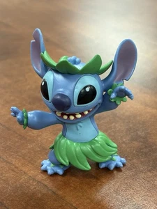 Disney Just Play Hula Stitch PVC Figur 2,5". Mehrfarbiges Sammlerstück - Bild 1 von 2
