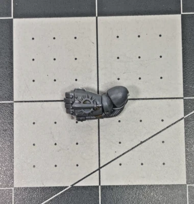 Warhammer 40K Dark Angel VETERAN CAPTAIN POWER FIST weapon bit space Marine BJ25 - Image 1 of 2