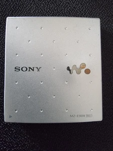 SONY MZ-E909 MINI DISC PLAYER SILBERGRAU & CHROM EIN VINTAGE KLASSIKER FUNKTIONIERT NICHT - Bild 1 von 6