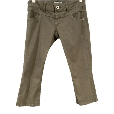 Pantalones de mezclilla recortados de tiro bajo Guess para mujer talla 27 capri hasta la rodilla Foto 1 de 4