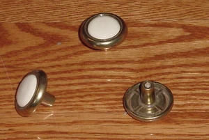 1-1/4" Antique Brass Cabinet Knob with Off White Ceramic Insert 41854 Brand New - Picture 1 of 1