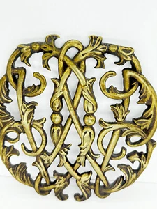 Colonial Williamsburg Cypher Trivet con patas de latón 1950 Virginia Metalcrafters - Imagen 1 de 10