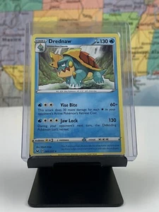 SPEDIZIONI LO STESSO GIORNO Carta Pokemon NM/M Drednaw 061/202 Fase 1 Tipo Acqua 2020 Rara - Foto 1 di 1
