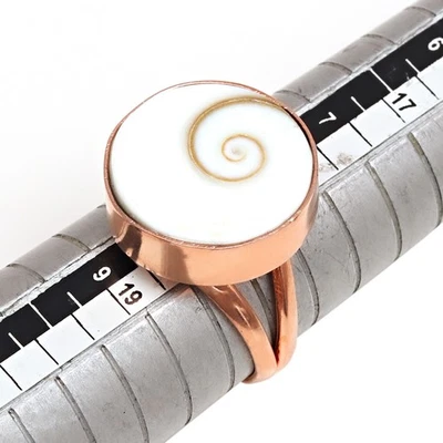 Joia de prata feita à mão com pedra preciosa Shivay Gomti Chkra "8" - Imagem 1 de 4