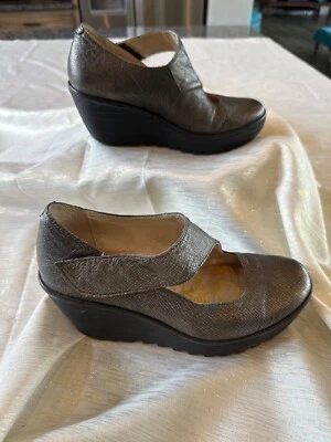 Fly London, Nuevo sin caja, Zapatos de cuña Mary Jane de cuero bronce Yasi EUR 39, US 8 - 8,5 Foto 1 de 4