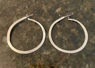 Argolas marteladas de prata esterlina 925 vintage feitas à mão 2 polegadas de diâmetro - Imagem 1 de 4