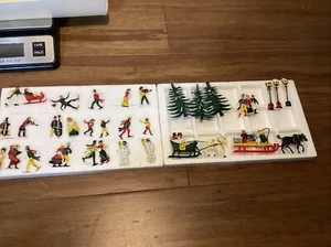 Vintage Plastik Basteln Akzente Heinrichsen Winterszenen alte Zeiten 29 Teile - Bild 1 von 3