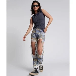 UNA CUCHARADITA - NUEVO CON ETIQUETAS - LEOPARTY THE TRUCKER JEANS Talla:25X31 Ret $170 - Imagen 1 de 6