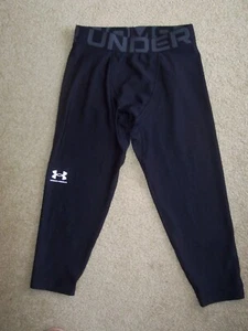 Boys Size YMD 10 - 12 Under Armour Heat Gear 3/4 Black Leggings - Picture 1 of 3