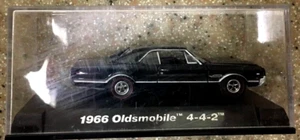 1966 Oldsmobile 4-4-2 Round 2 Design 1:64 Model In Holder Case - Picture 1 of 5