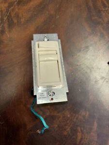 1 atenuador Leviton Sureslide 6674 con interruptor preestablecido - Imagen 1 de 4