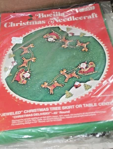 Vintage Bucilla Christmas Needlecraft "Jeweled" Baumrock Weihnachtslieferung NEU - Bild 1 von 2