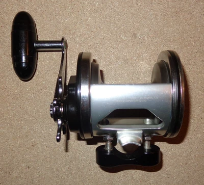 Carrete de pesca usado Penn Jigmaster 505HS plateado preciso AccuFrame 505 alta velocidad Foto 1 de 4