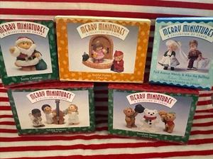 Hallmark Merry Miniatures 5 Sets Holiday Christmas Bears People Angels NOS - Bild 1 von 6