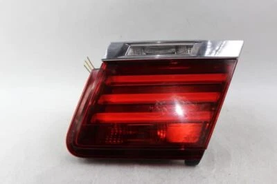 Tampa da lanterna traseira do passageiro direito montada para 2013-2015 BMW 750i fabricante de equipamento original #30069 - Imagem 1 de 4