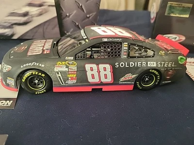 2013 Dale Earnhardt Jr 88 Guardia Nacional Hombre de Acero 1/24 Lionel Superman Foto 1 de 4