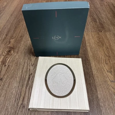 Álbum de fotos vintage Lenox promesas de boda campanas marfil porcelana y placa dorada  Foto 1 de 4