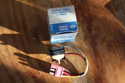 1961 -1969 Lincoln Continental seat switch FRONT TILT-  NOS PERFECT - Imagem 1 de 2