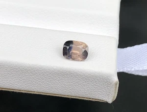 0.81 Crt / Natural Rare Winza Sapphire From Tanzania Bi-Color / Collection Piece - Picture 1 of 5