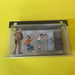 Woodland Scenics Barney’s Big Bust G Scale Figures * - Picture 1 of 4
