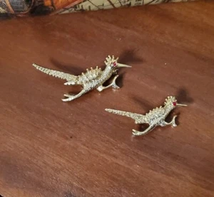Pair of Vintage Gold Tone Pins ~ Roadrunner / Running Bird with Red Eyes - Picture 1 of 4
