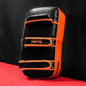 METIS Thai Pad | CURVED KICK SHIELD - Boxing, MMA, Muay Thai, Kickboxing Arm Pad - Picture 1 of 1