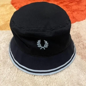*A la venta*FRED PERRY × VIGAS / Sombrero cubo hecho a medida - Imagen 1 de 4