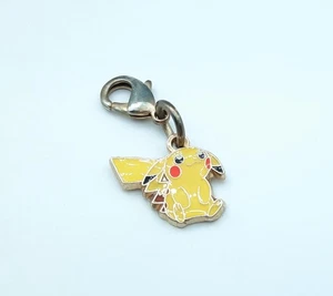Pokemon Centro Pikachu 1" Metal Llavero Dije Arco Iris Colección - Imagen 1 de 1