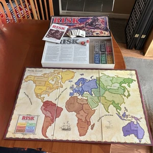 RISK Vintage (1993) Parker Brothers The World Conquest Board Game -Missing 1 Die - Picture 1 of 10