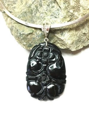 Ónix negro tallado natural, esterl. Colgante de plata hecho a mano. Collar de goma gratis. Foto 1 de 4