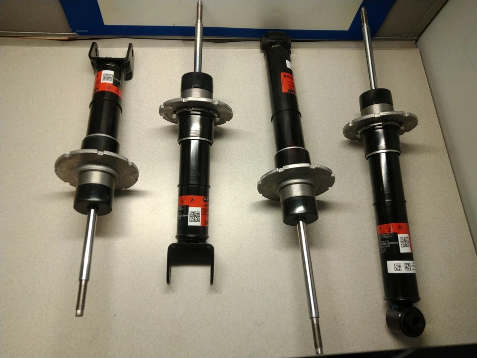 Juego de amortiguadores ajustables C8 Corvette Complete Z51 2020 nuevo GM Foto 1 de 1