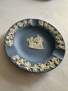 Posacenere cherubino cupido porcellana diaspro blu Wedgwood Pate Sur Pate leggi - Foto 1 di 8