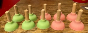 10 x supports de piston de toilette pour téléphones portables / miniature / maison de poupée - rose et vert - Photo 1 sur 6