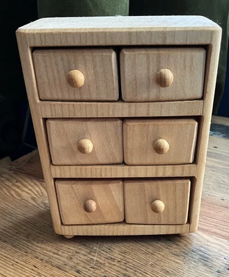 Grimms juguetes de madera casa de muñecas de madera rara cómoda verde  Foto 1 de 4