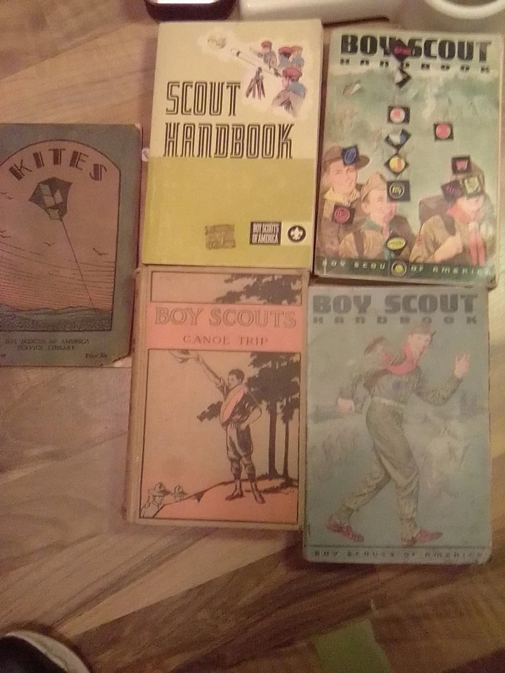 Lote de 5 manuais vintage de escoteiros Copyrite,1931,1972,1965,1911 - Imagem 1 de 4