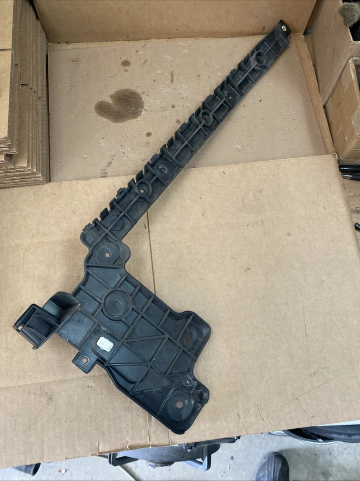 2015 2016 年福特 Transit 250 右后乘客保险杠支架 17A881 0057 — 第 1/4 张图片