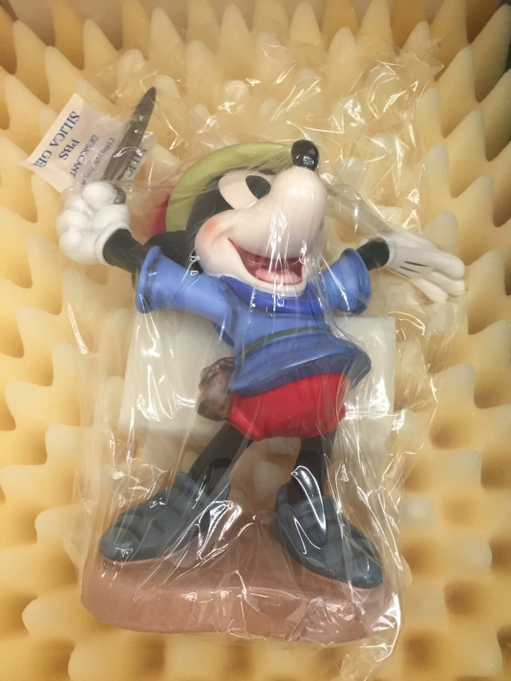 Walt Disney WDCC Mickey Mouse Brave Little Tailor 1993 Porcelain Figurine Figure