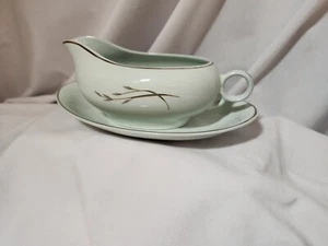 Universal Ballerina Mist Echo Muster Sauciere und Untertasse, Made in USA, grün - Bild 1 von 10