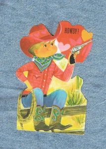 ¡CÓMODO vintage años 60! Tarjeta de San Valentín Vaquero sentado Cerca Pistola Corazón sin firmar A - Imagen 1 de 2