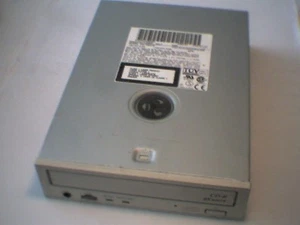 CD Drive 50-pin SCSI CW-7503-B 20X Read 8X Write CD-R Panasonic Matsushita - Afbeelding 1 van 7
